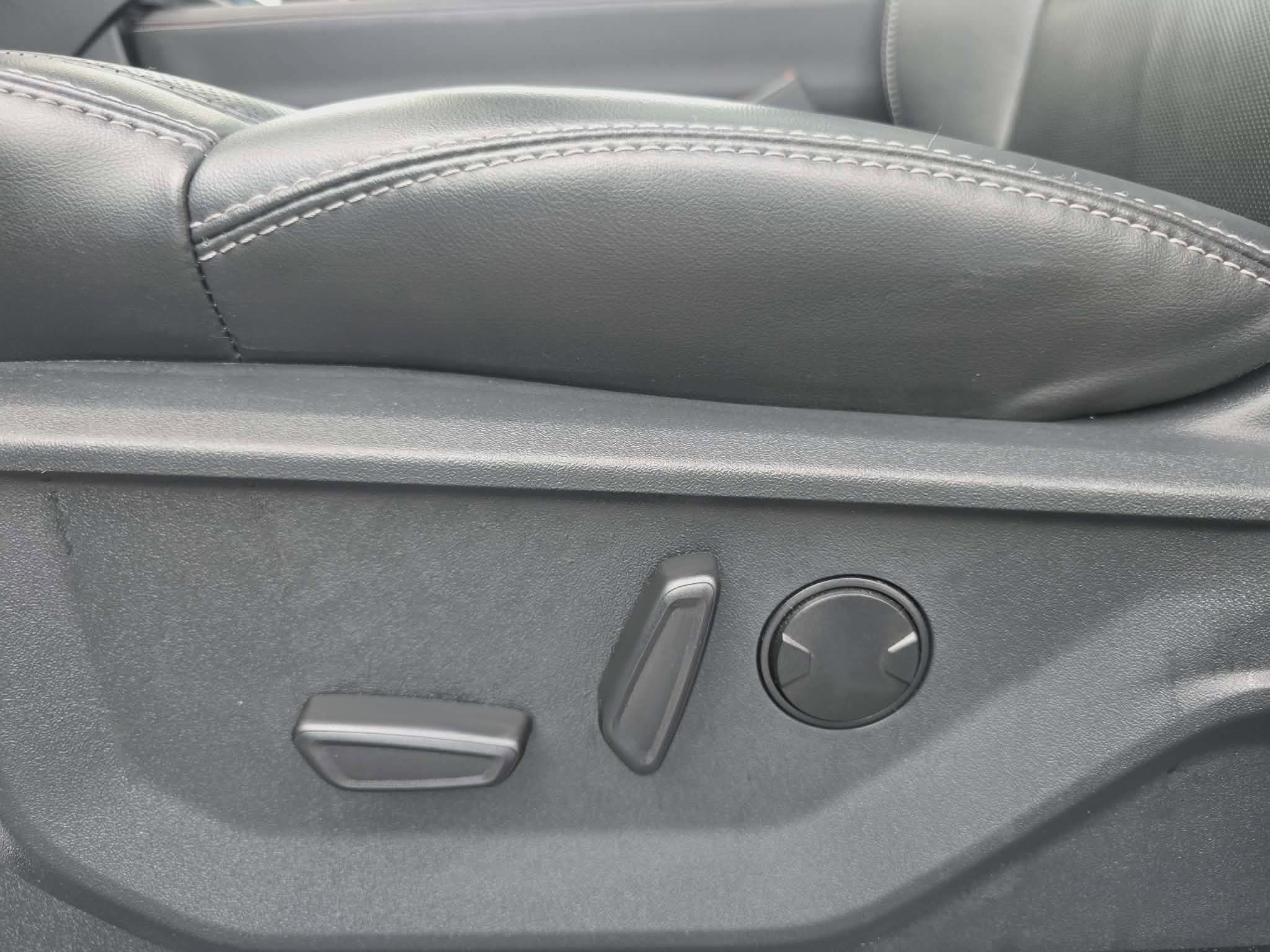 Used 2025 Ford Expedition Platinum image 13