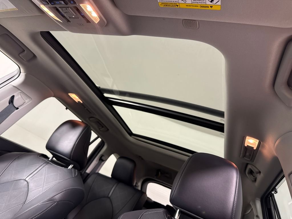 Used 2021 Toyota Highlander Platinum image 18