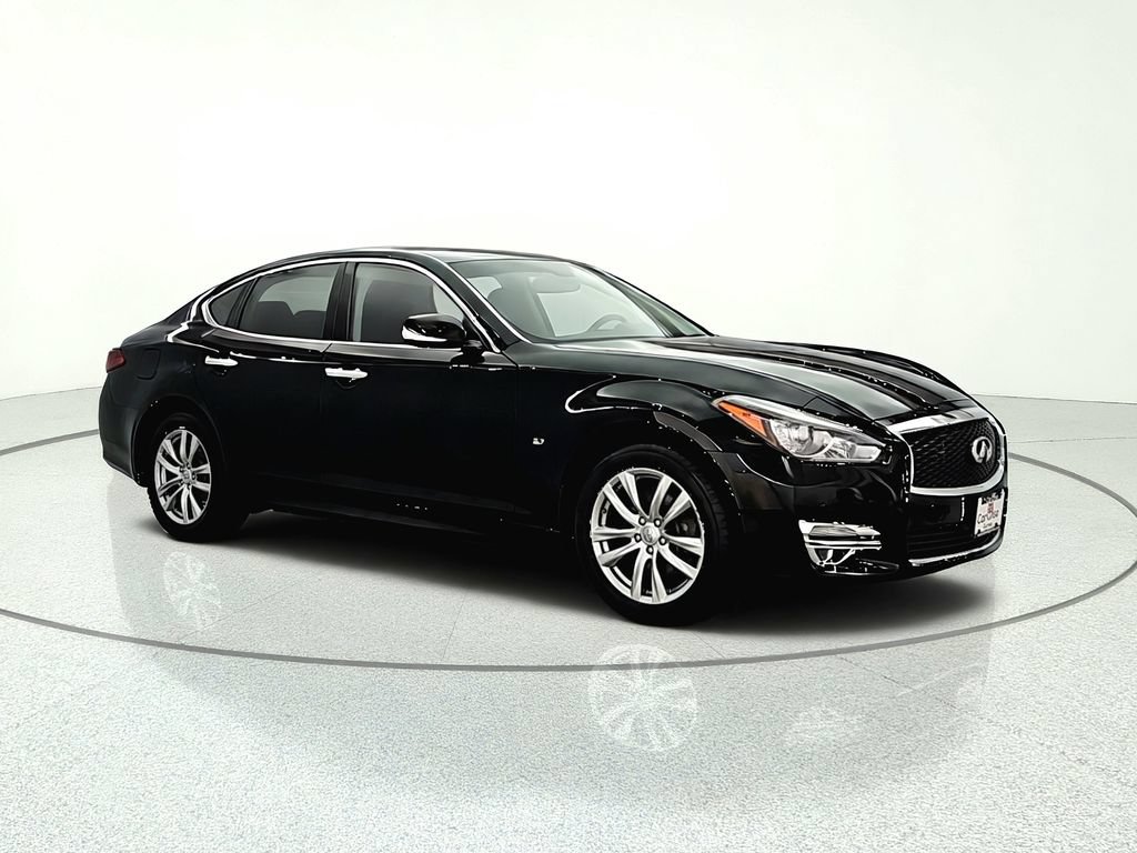 Used 2018 INFINITI Q70 Luxe w/ Proactive Package AWD/4WD image 9
