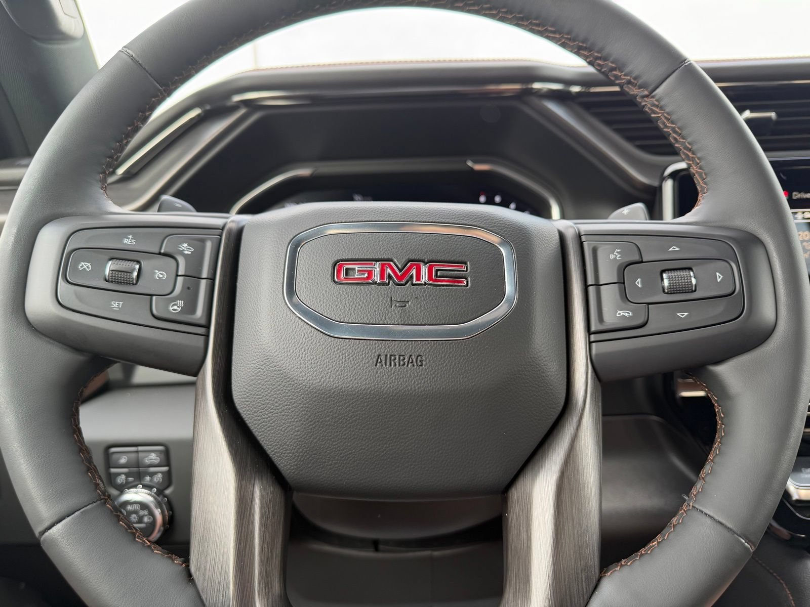 Used 2024 GMC Sierra 1500 AT4 w/ AT4 Preferred Package AWD/4WD image 17