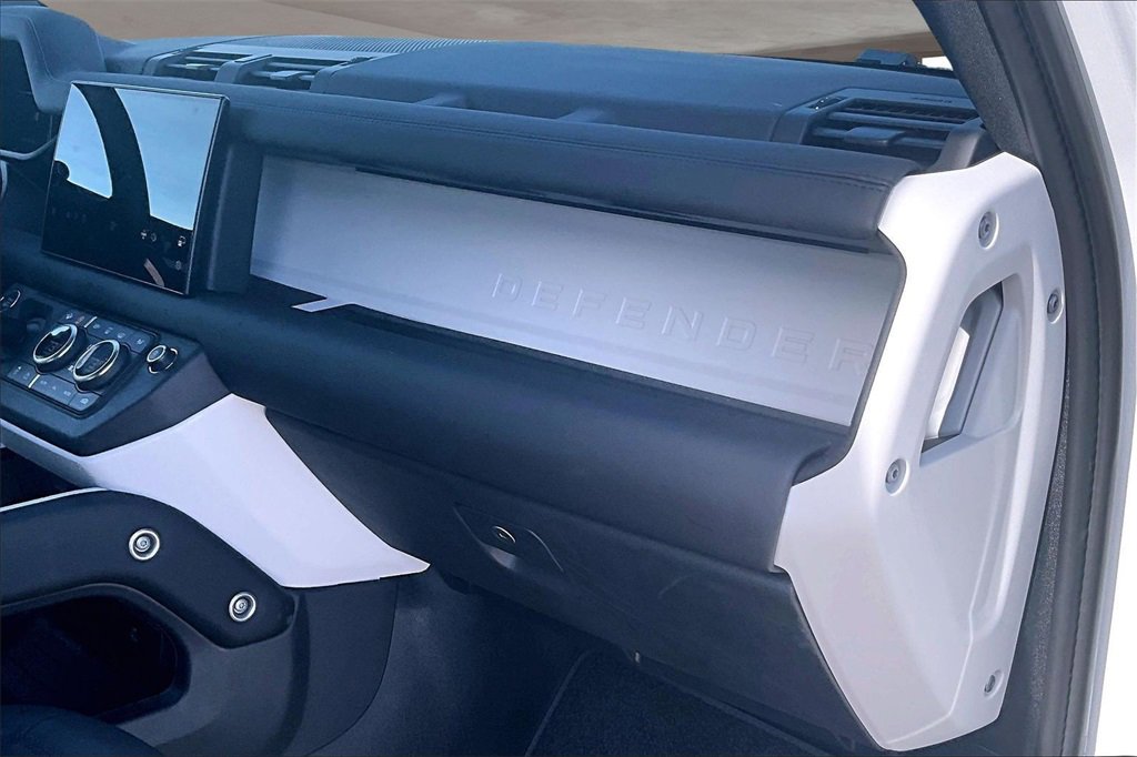 Used 2025 Land Rover Defender 110 S image 16