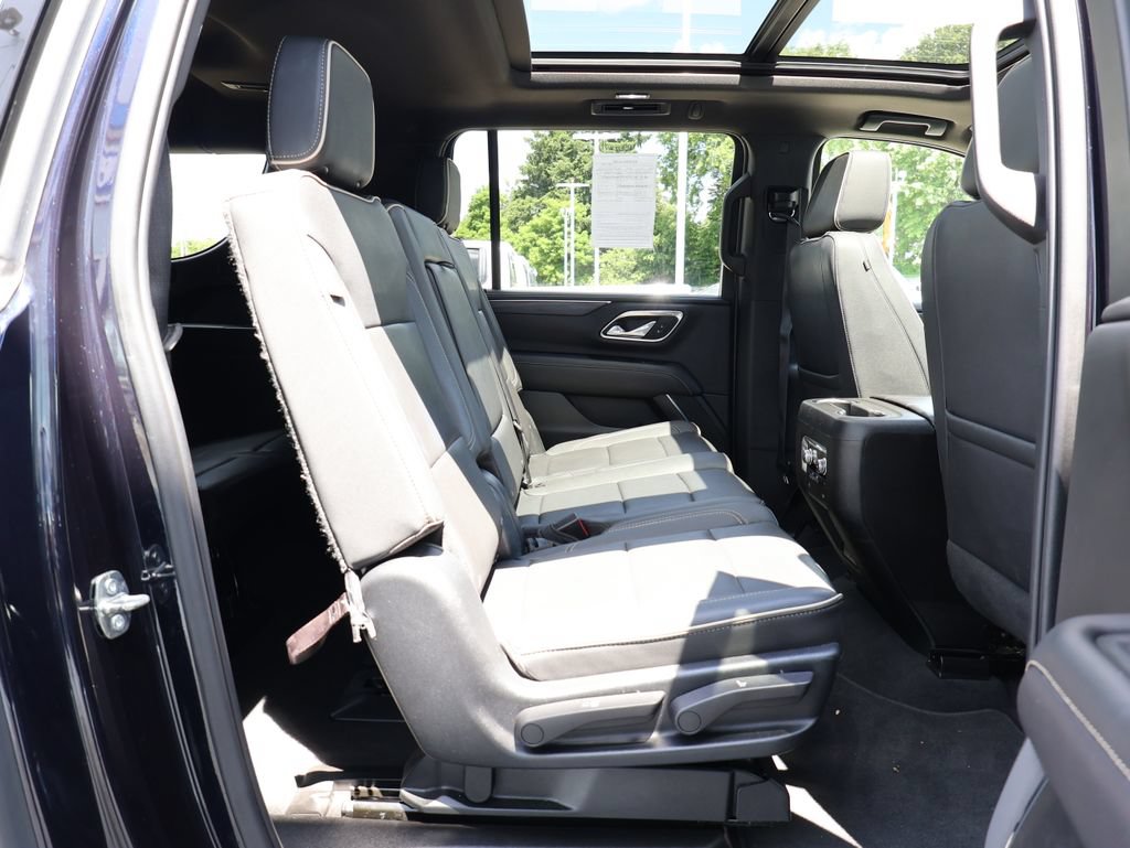 Used 2023 GMC Yukon XL SLT w/ SLT Luxury Package AWD/4WD image 41