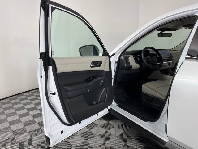 New 2026 Nissan Pathfinder SL w/ SL Premium Package FWD image 17