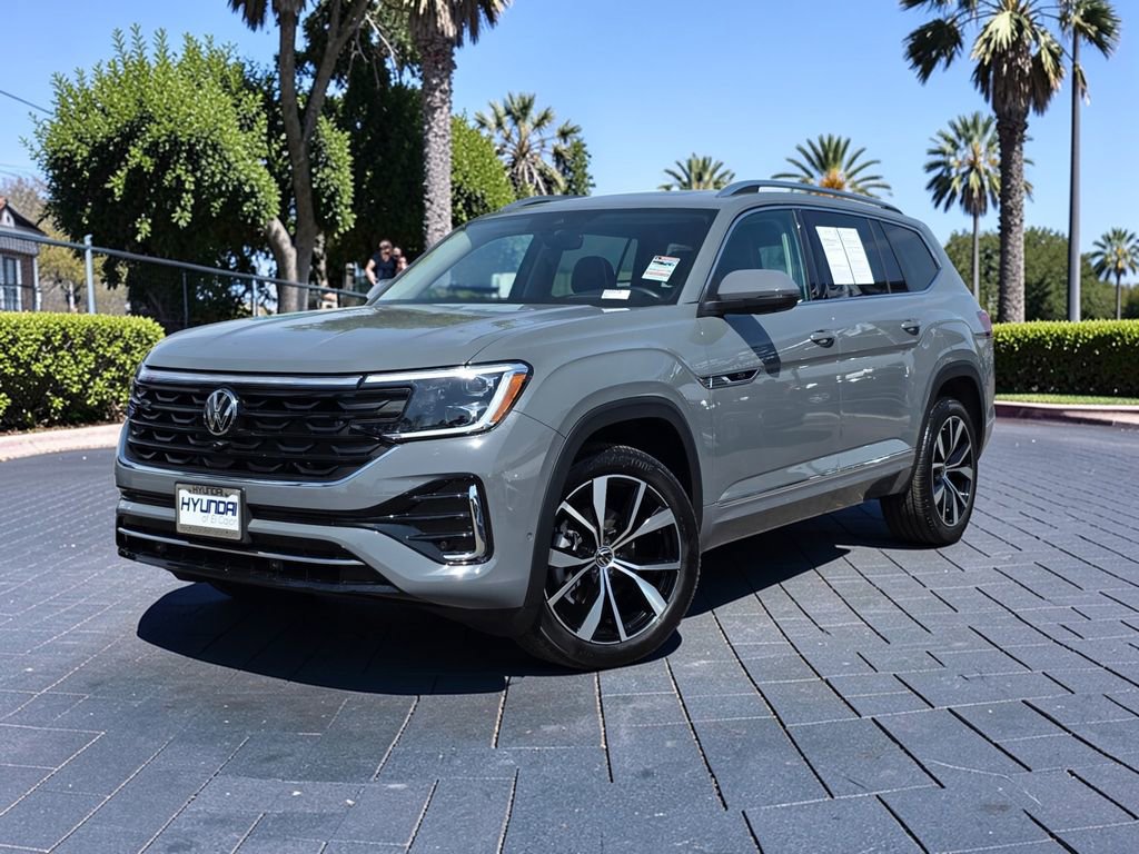 Used 2025 Volkswagen Atlas SEL Premium R-Line image 2