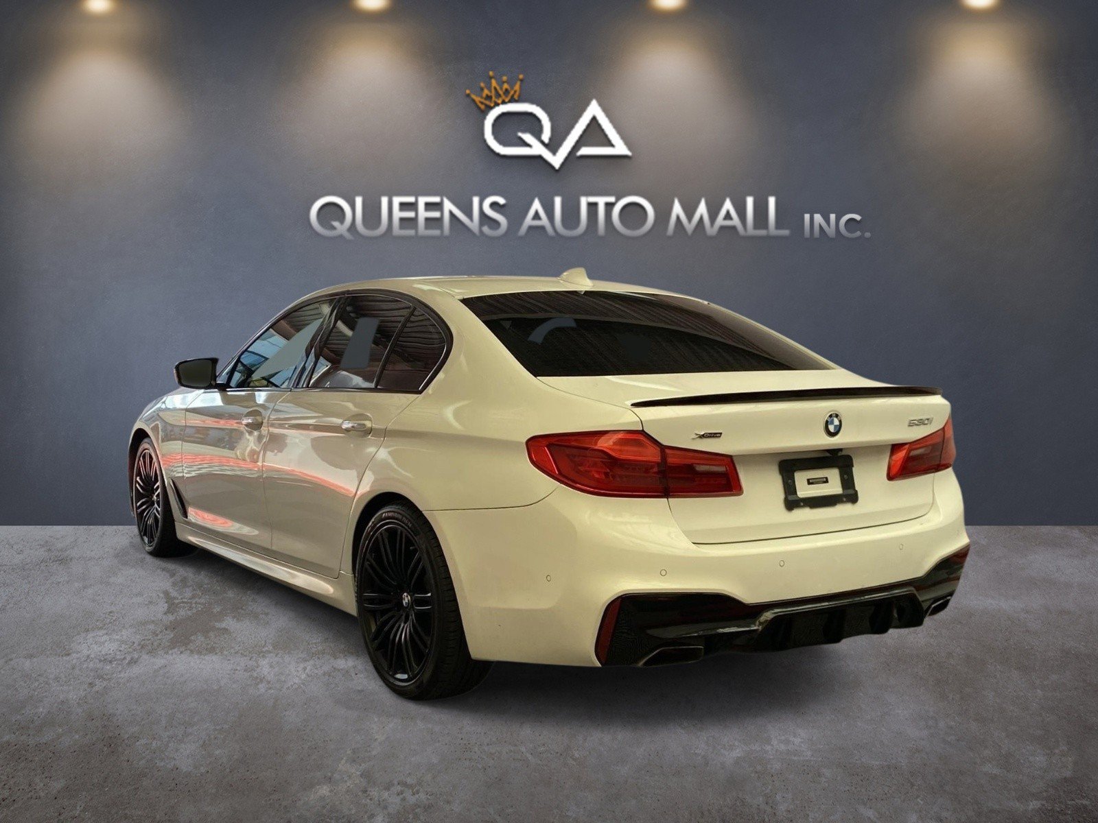 Used 2017 BMW 530i xDrive AWD/4WD image 4