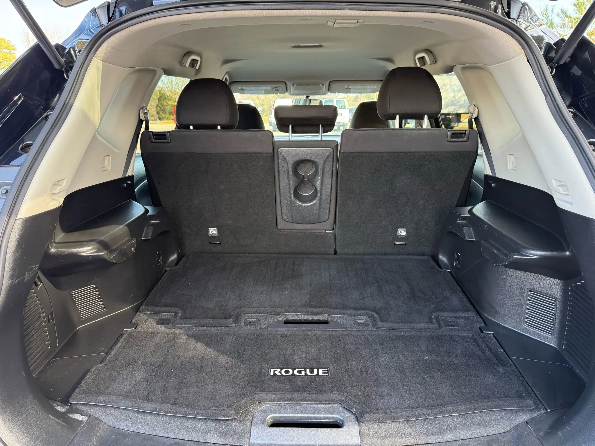 Used 2016 Nissan Rogue SV image 32