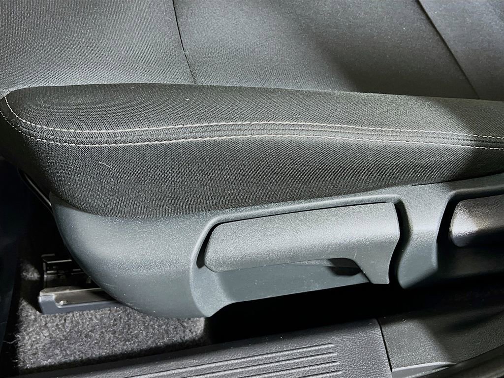 Used 2024 Nissan Rogue S image 17