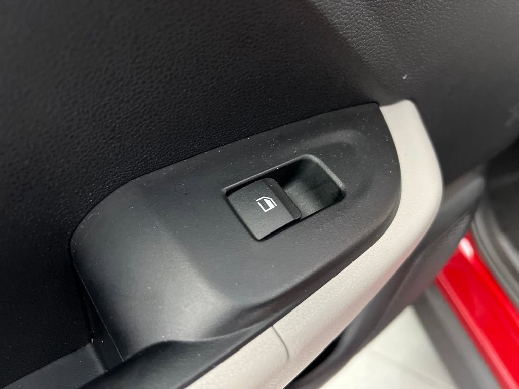 Used 2025 Hyundai Venue SEL image 16