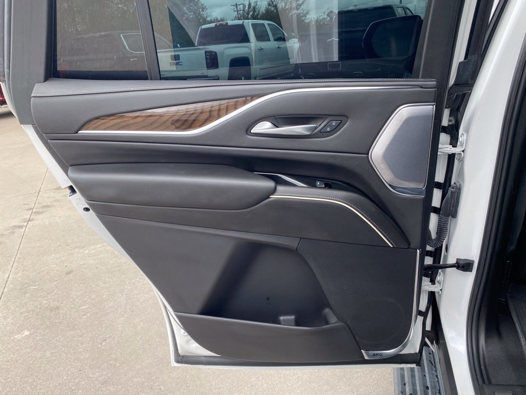 Used 2024 Cadillac Escalade Sport Platinum w/ LPO, ONYX Package AWD/4WD image 15