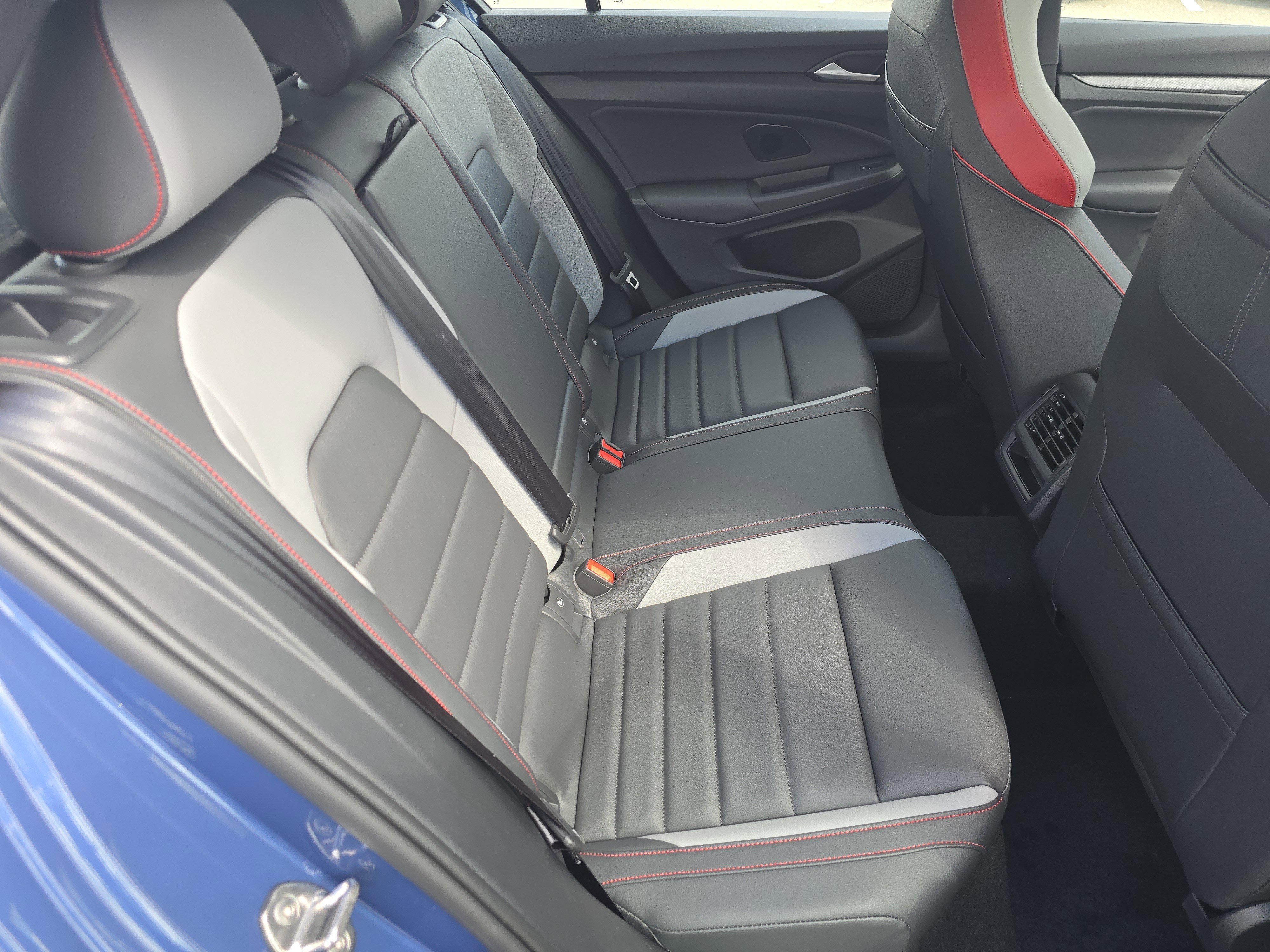 New 2026 Volkswagen GTI SE FWD image 18