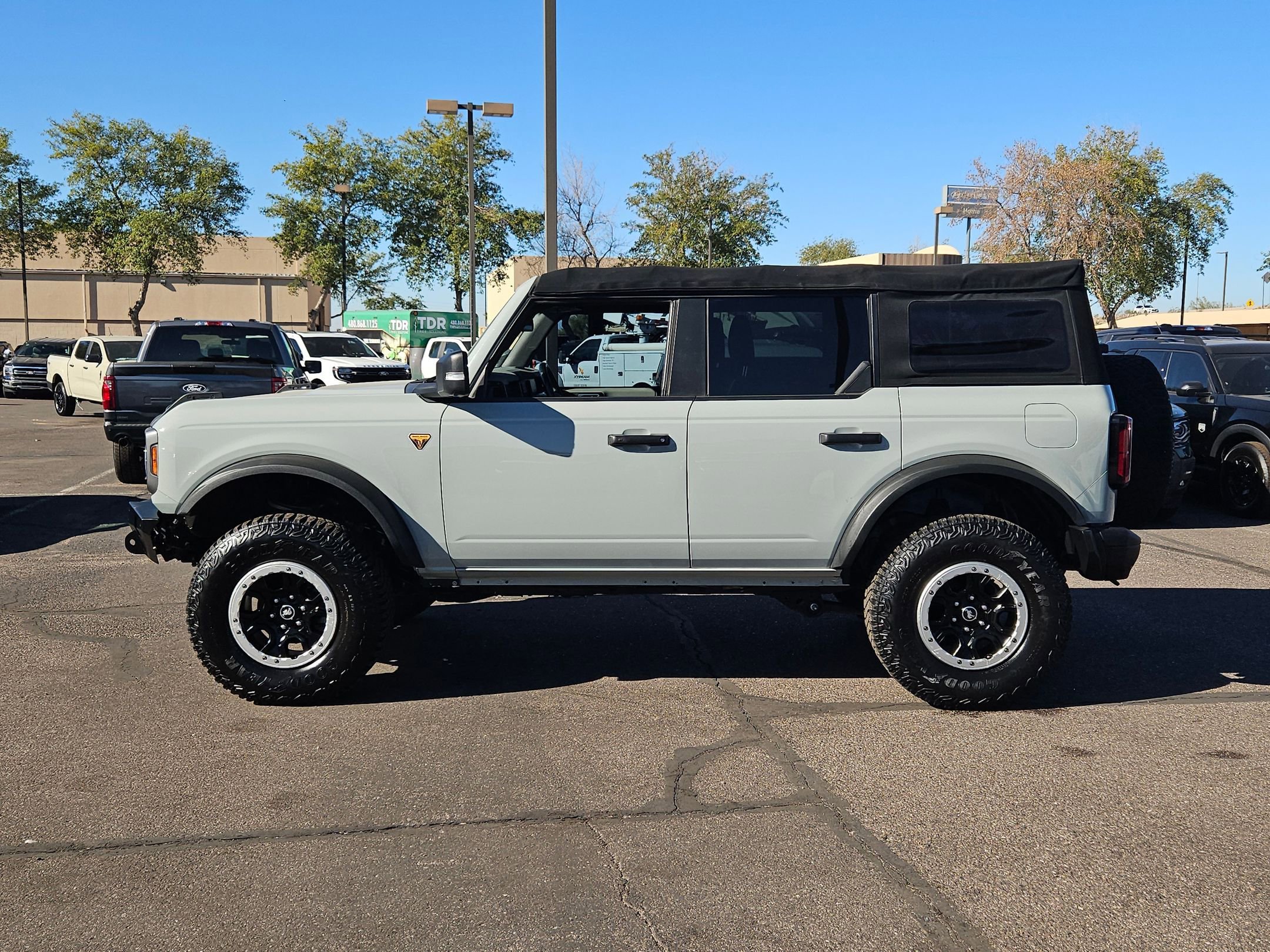 Used 2022 Ford Bronco Badlands image 9