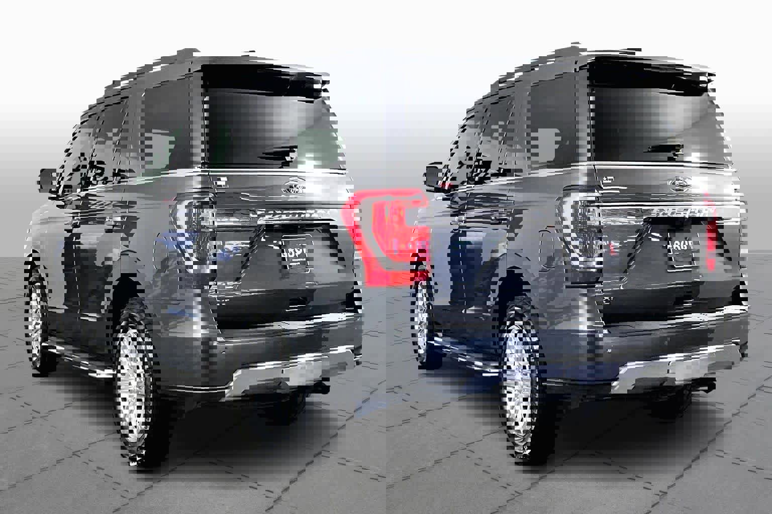 Used 2019 Ford Expedition XLT w/ Equipment Group 202A image 12