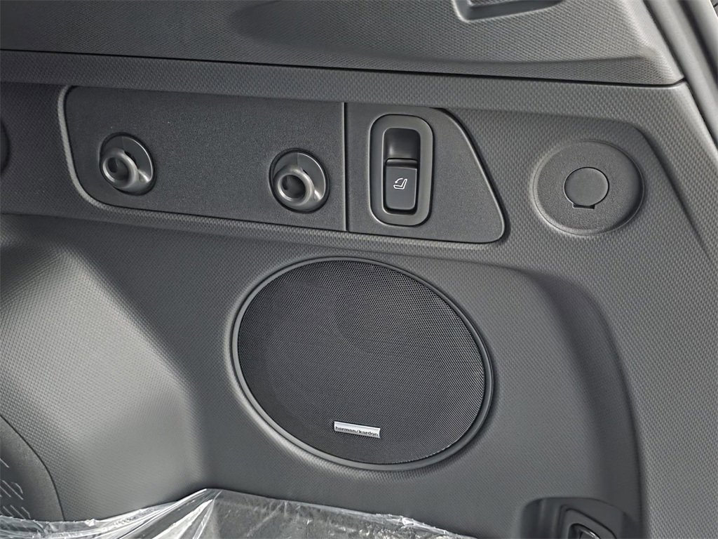 New 2025 Subaru Forester Touring image 15