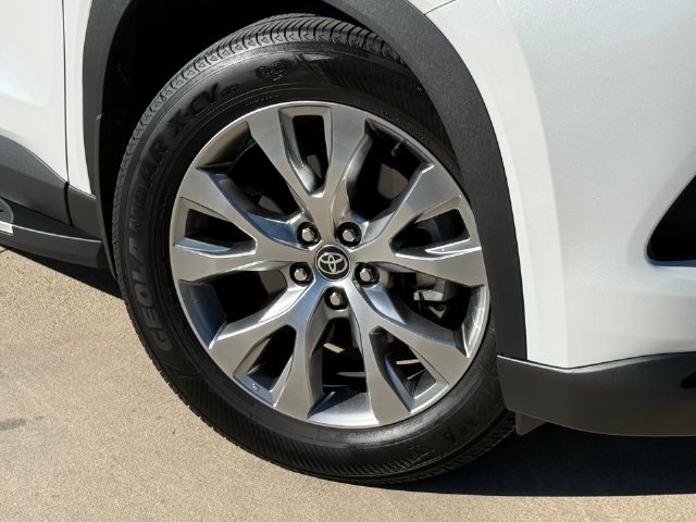Used 2025 Toyota Grand Highlander FWD image 2