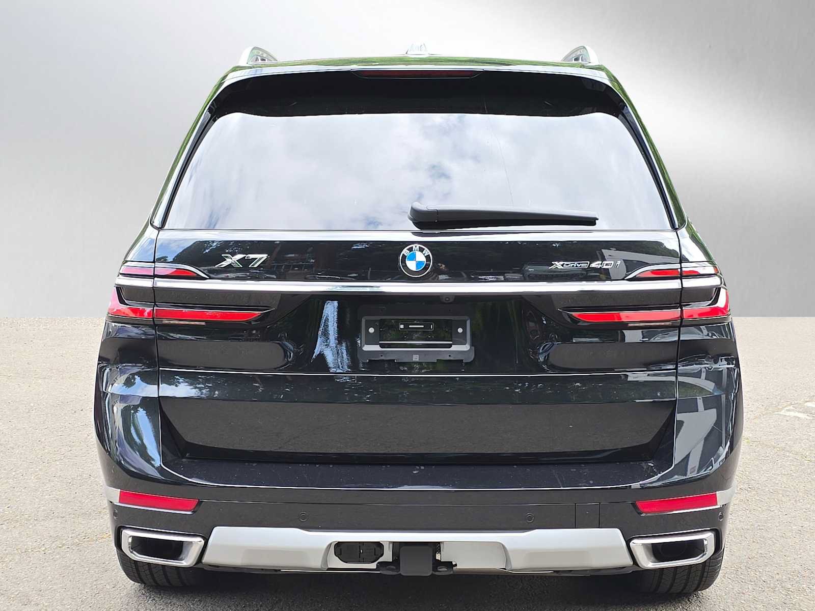 Used 2025 BMW X7 xDrive40i w/ Premium Package AWD/4WD image 4