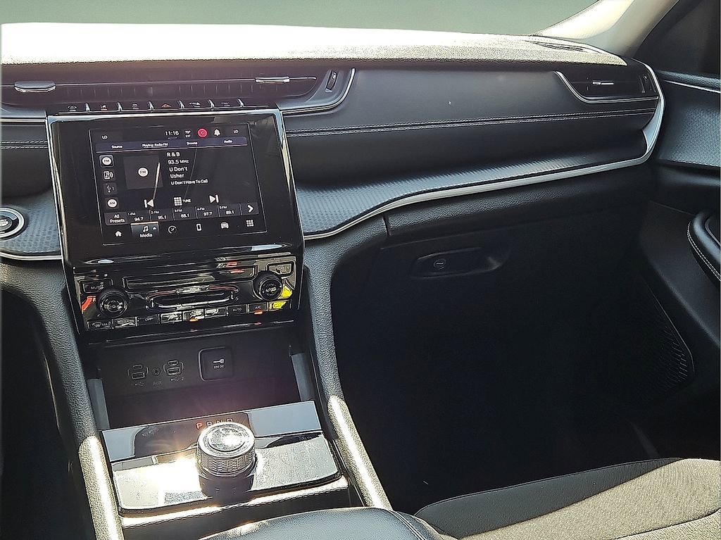 Used 2023 Jeep Grand Cherokee Laredo image 16