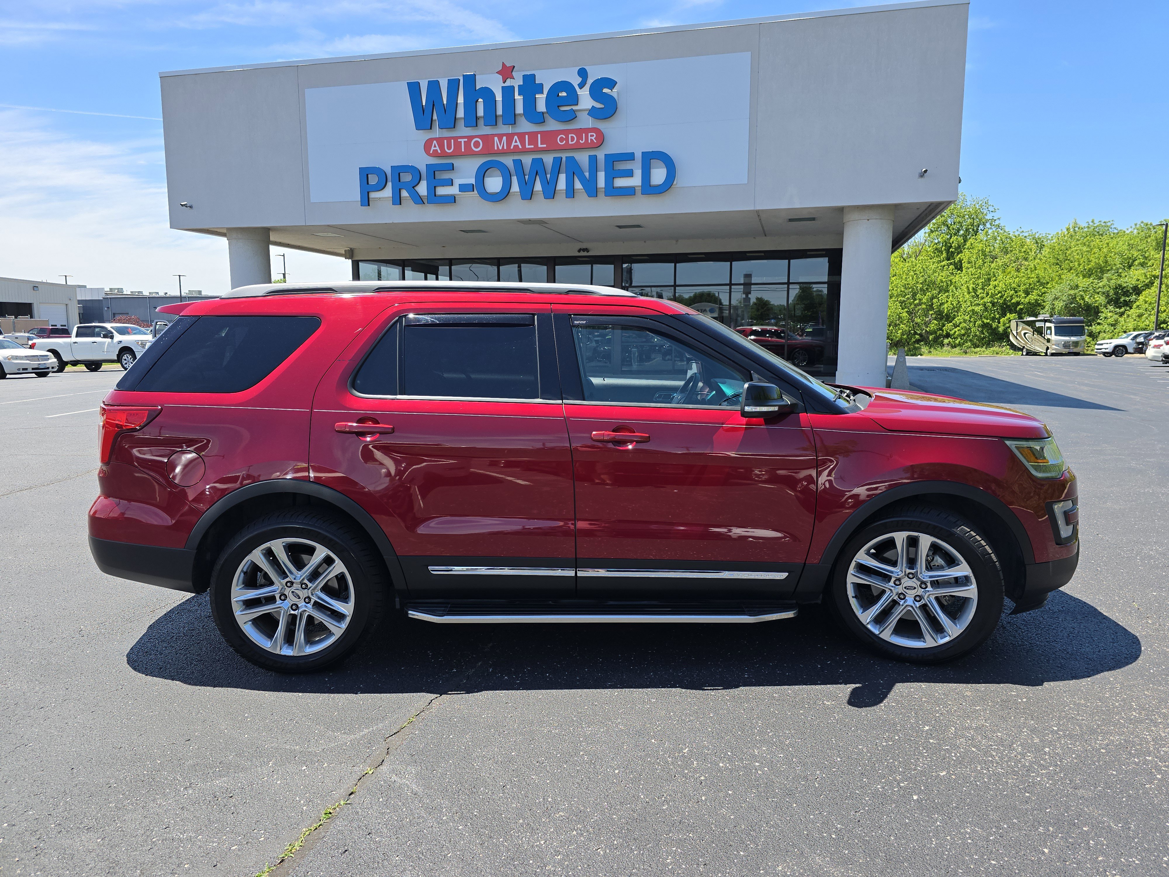 Used 2016 Ford Explorer XLT w/ Equipment Group 202A FWD image 13
