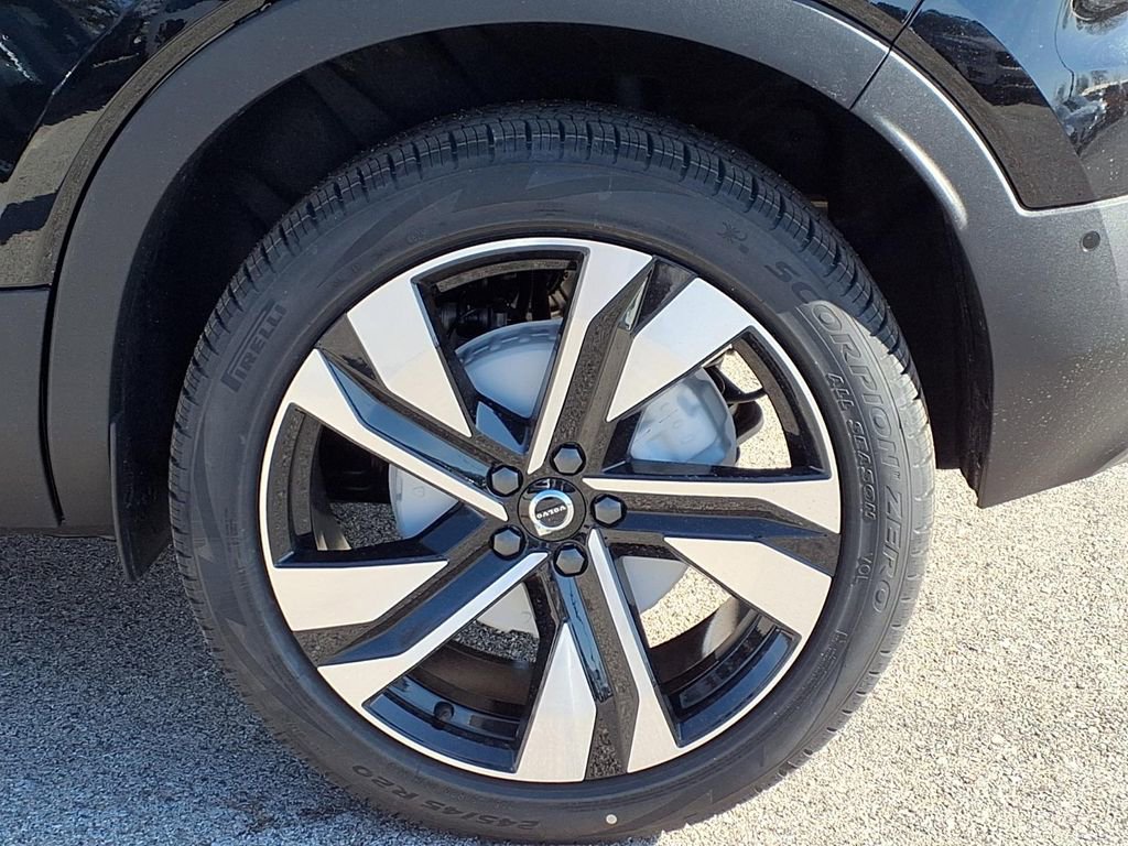 New 2026 Volvo XC40 B5 Plus w/ Climate Package AWD/4WD image 6