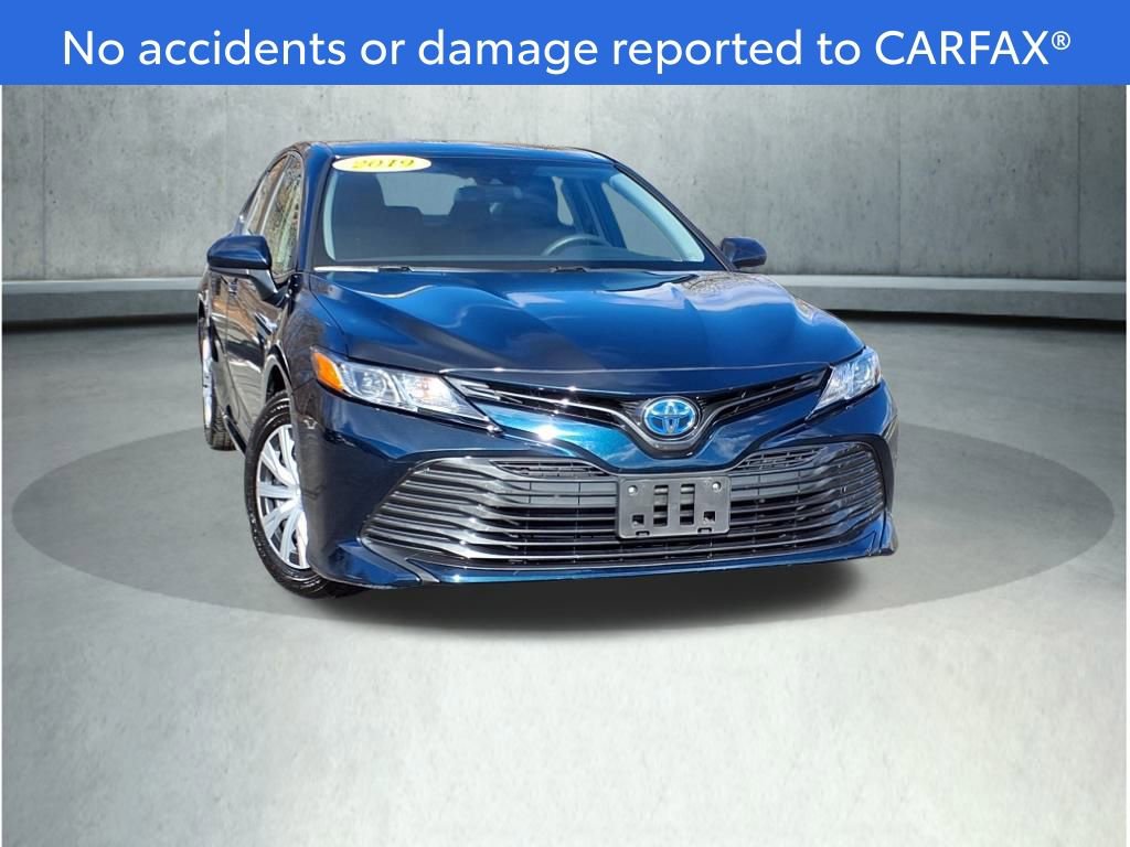 Used 2019 Toyota Camry LE image 2