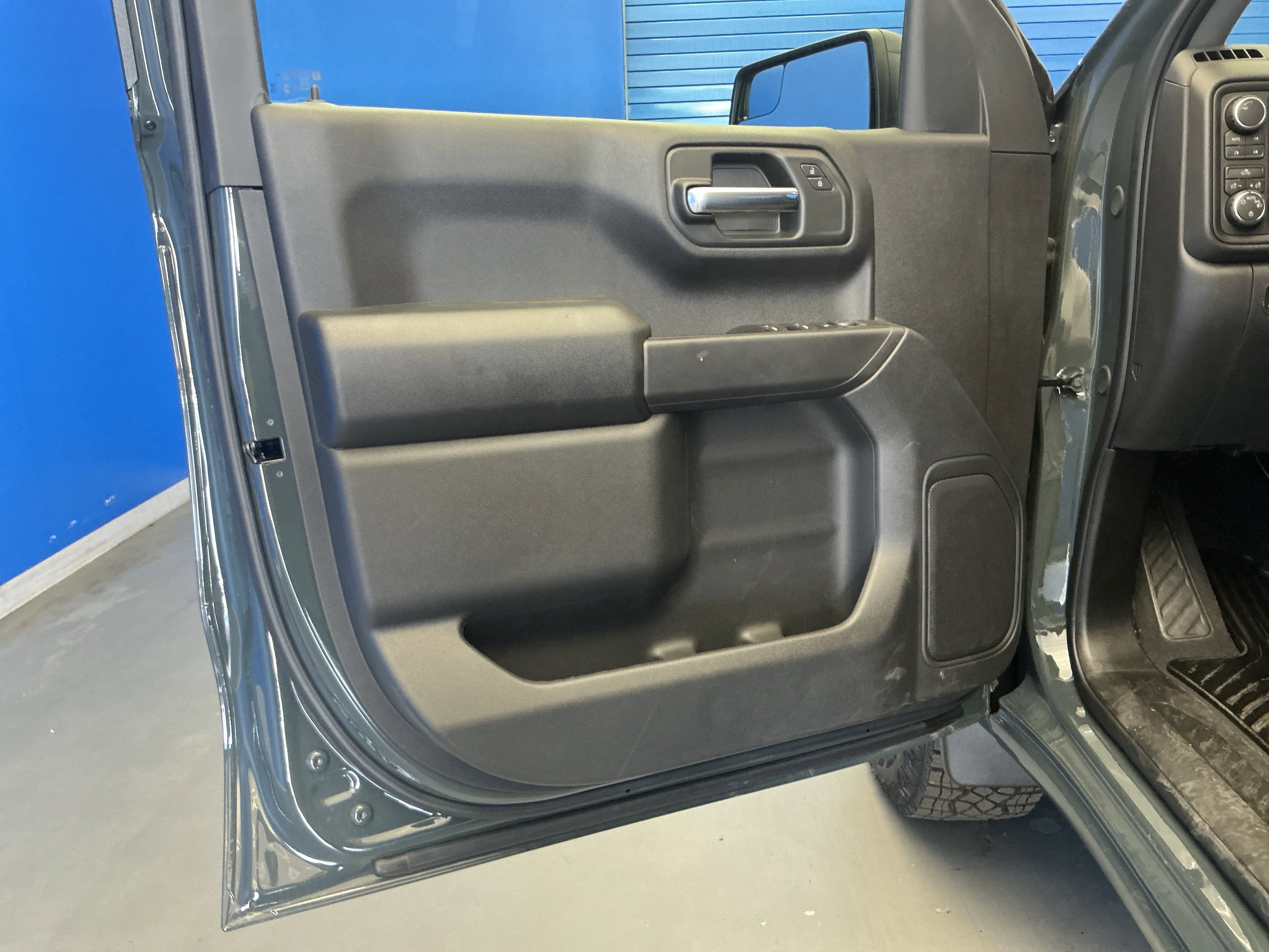 New 2026 Chevrolet Silverado 1500 Custom Trail Boss w/ LPO, Dark Essentials Package AWD/4WD image 10