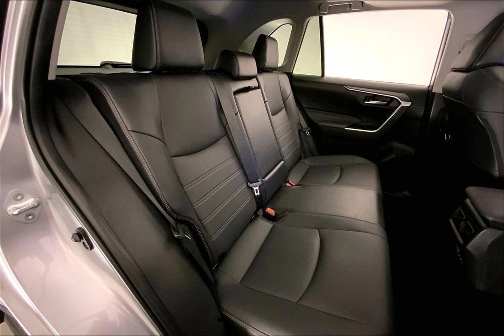 Used 2023 Toyota RAV4 XLE Premium image 15