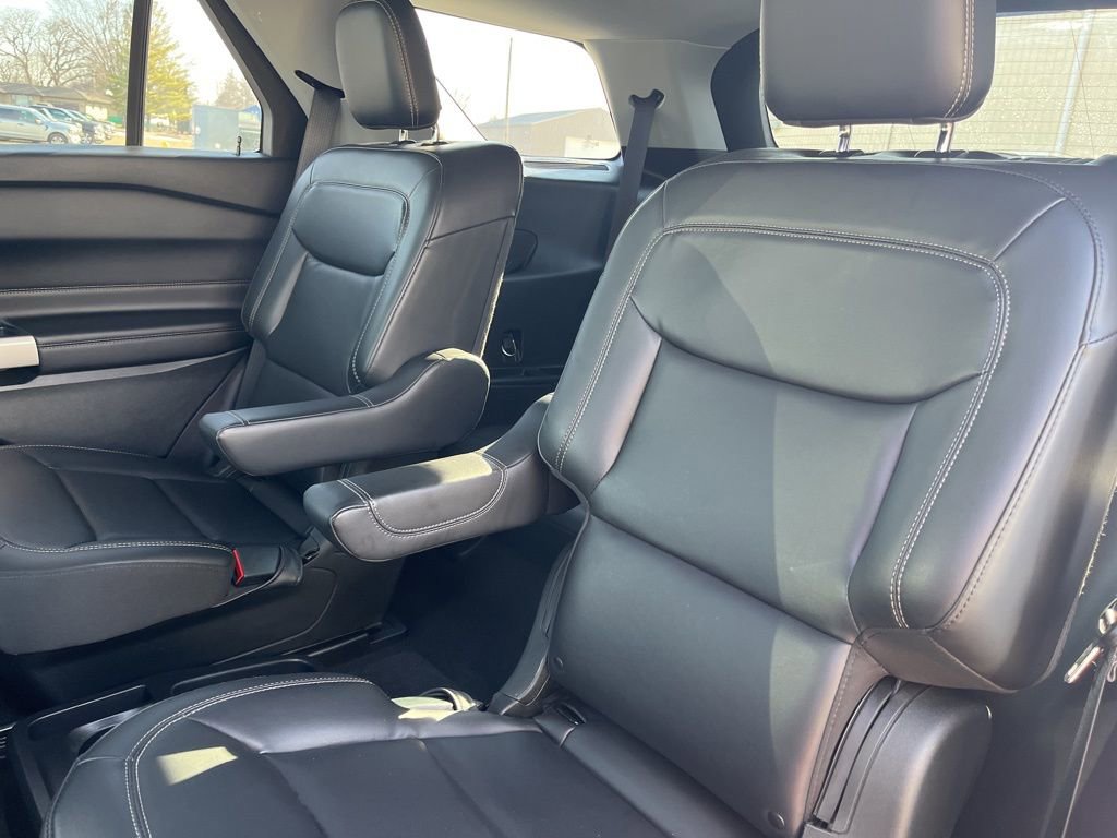 Used 2021 Ford Explorer XLT w/ Equipment Group 202A image 13