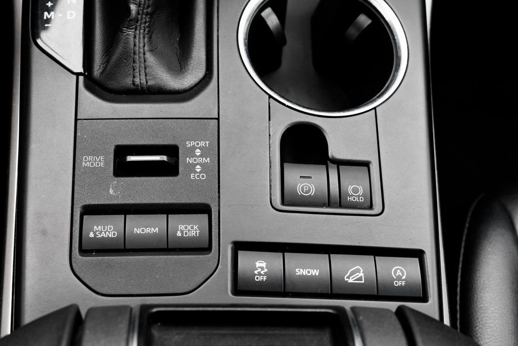 Used 2020 Toyota Highlander XLE image 18