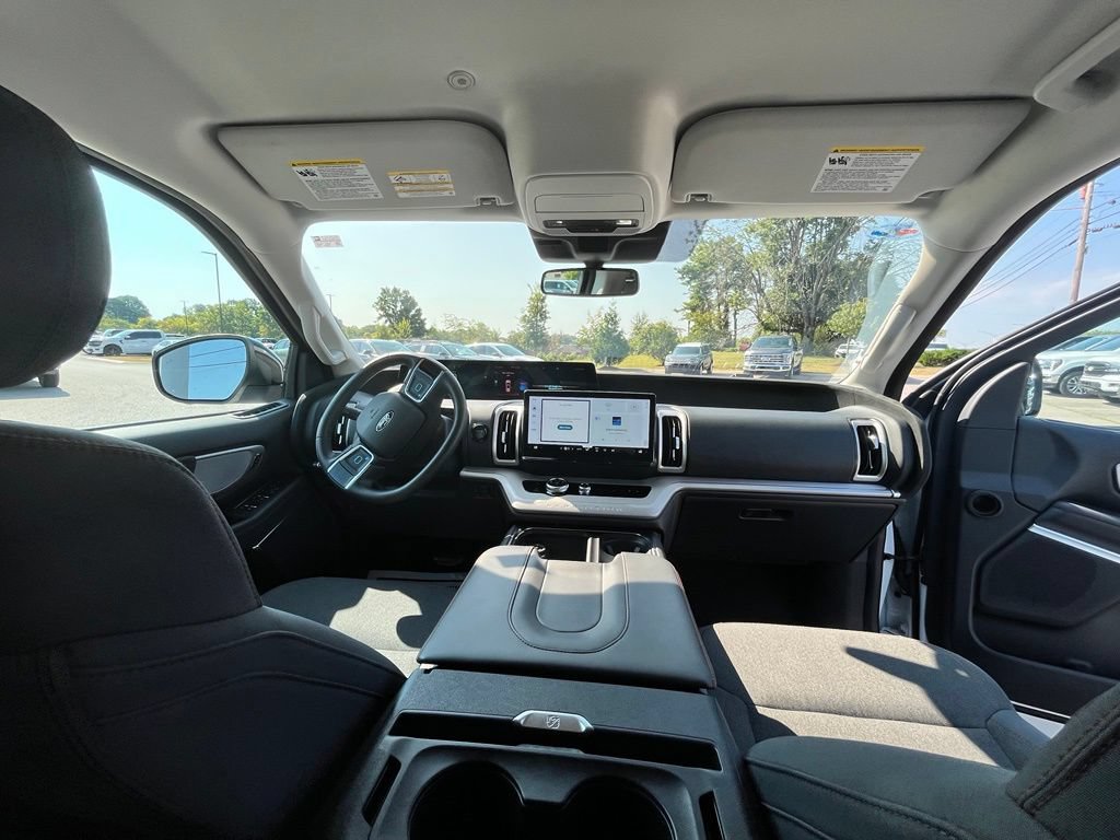 Used 2025 Ford Expedition Active RWD image 13
