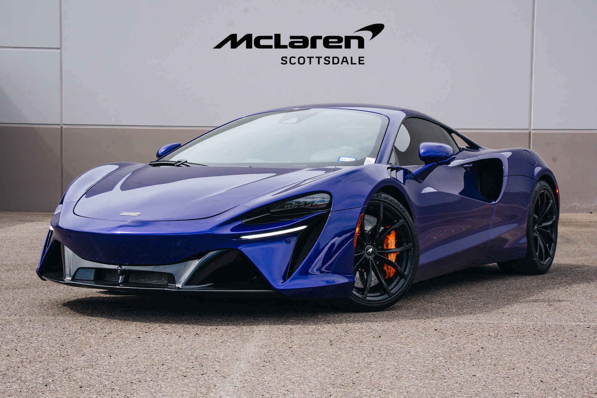 Used 2023 McLaren Artura image 2