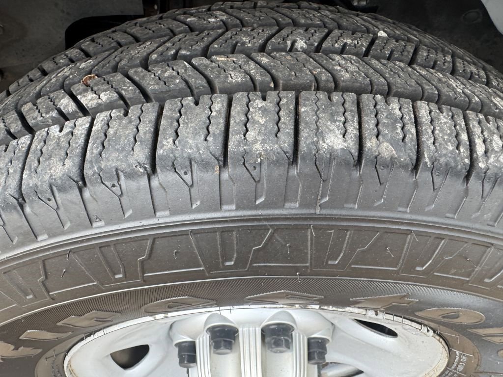 Used 2011 Chevrolet Express 2500 image 16