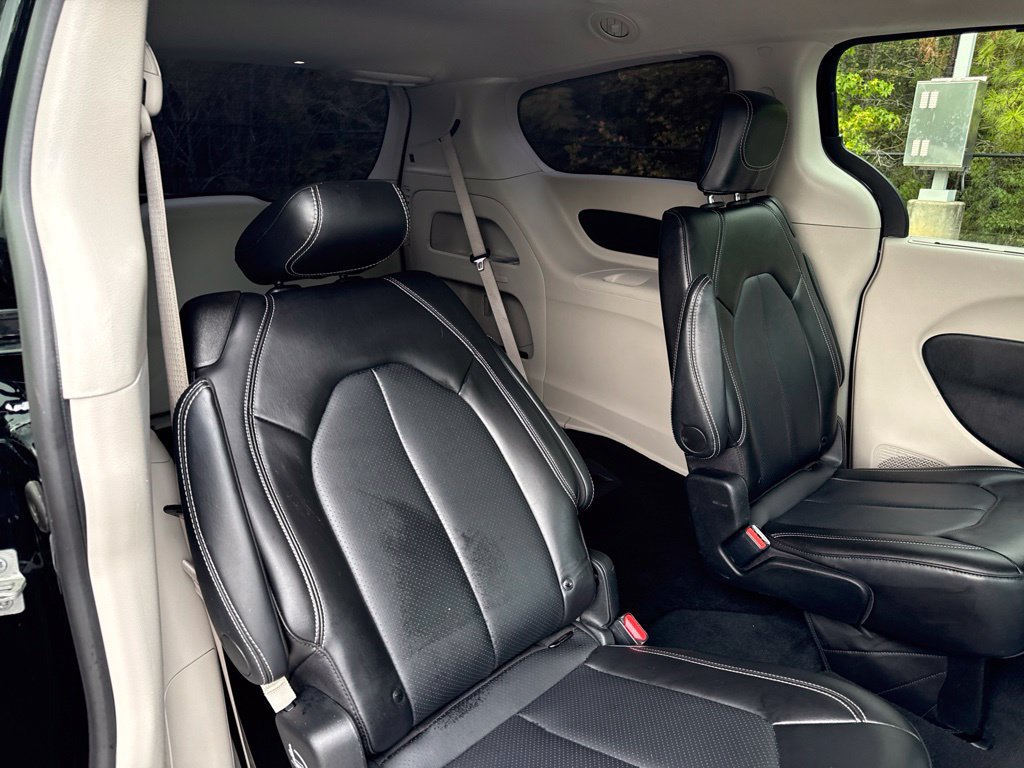 Used 2024 Chrysler Pacifica Touring-L FWD image 37