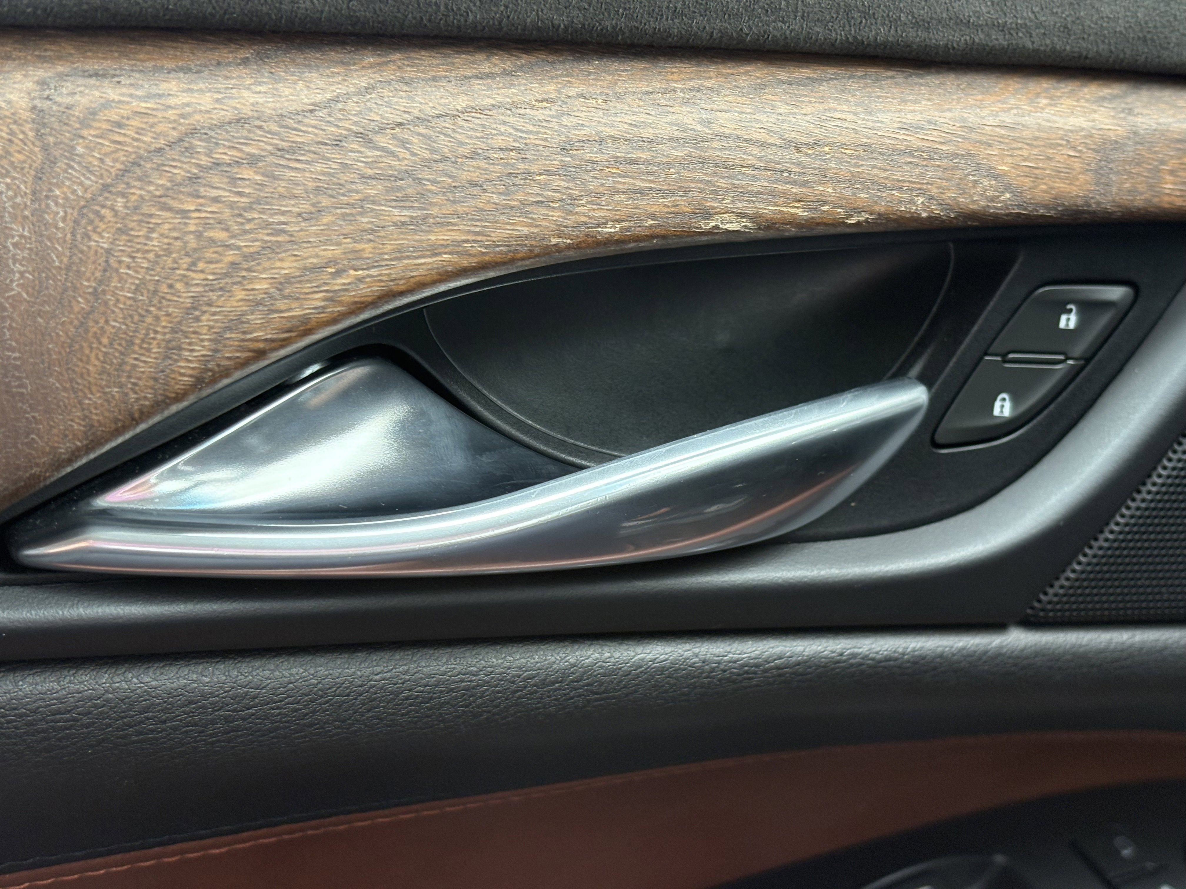 Used 2018 Cadillac Escalade Luxury image 31