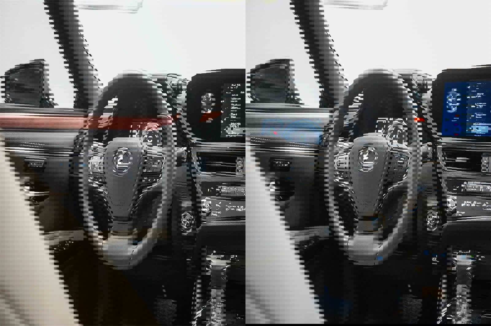 Used 2025 Lexus ES 300h w/ Premium Package image 15