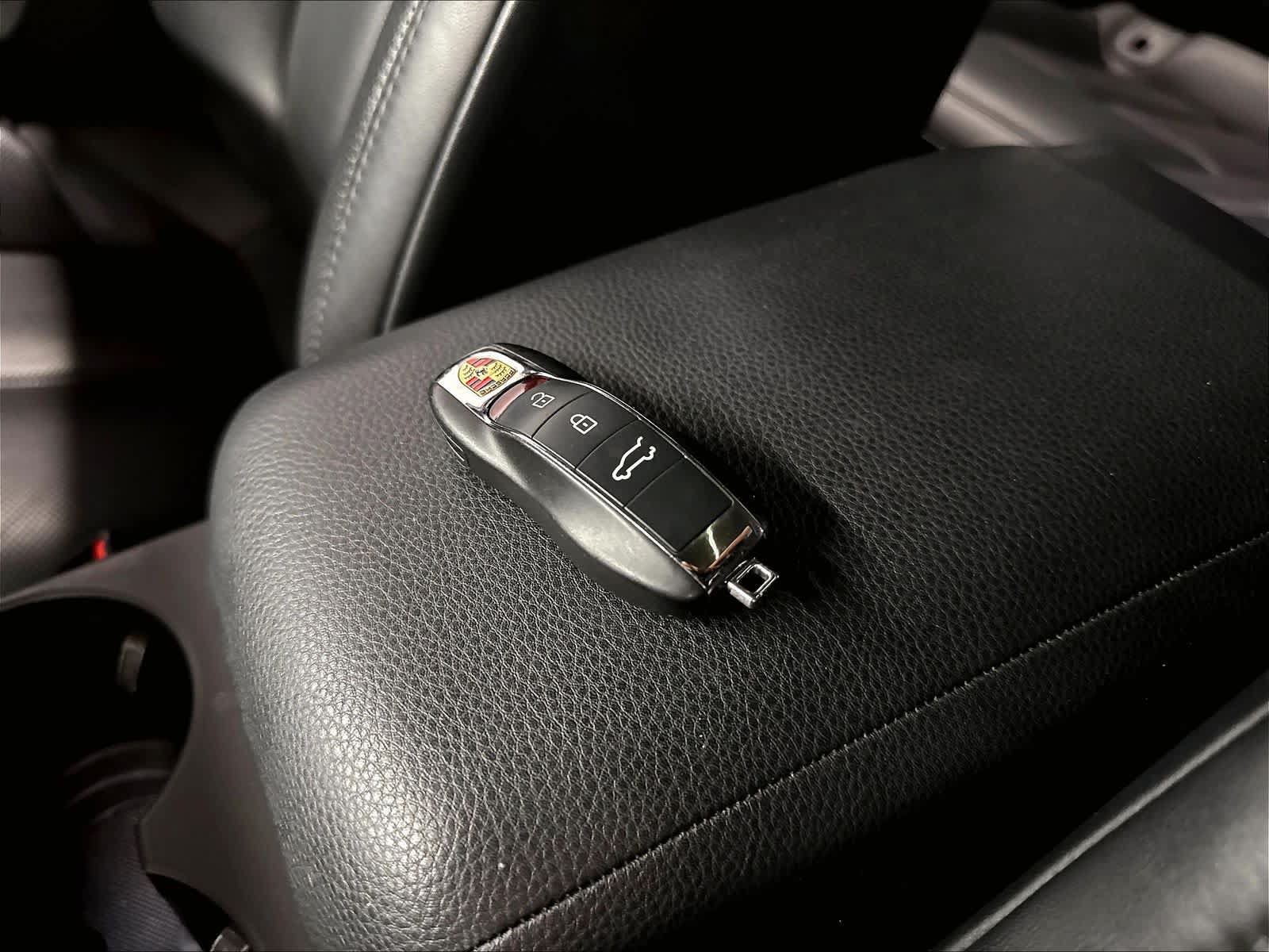 Used 2023 Porsche Macan AWD/4WD image 12