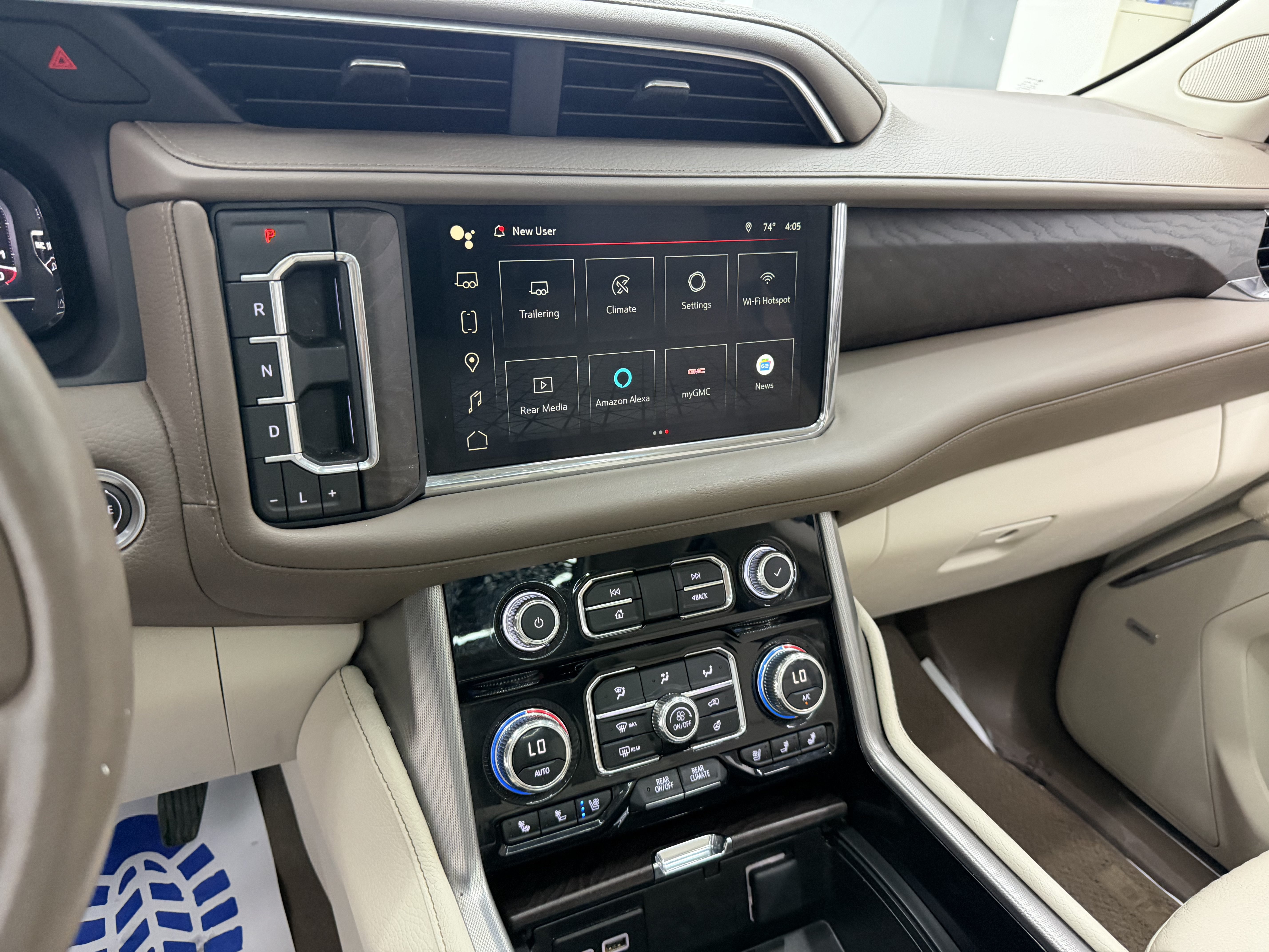 Used 2023 GMC Yukon Denali w/ Advanced Technology Package AWD/4WD image 24