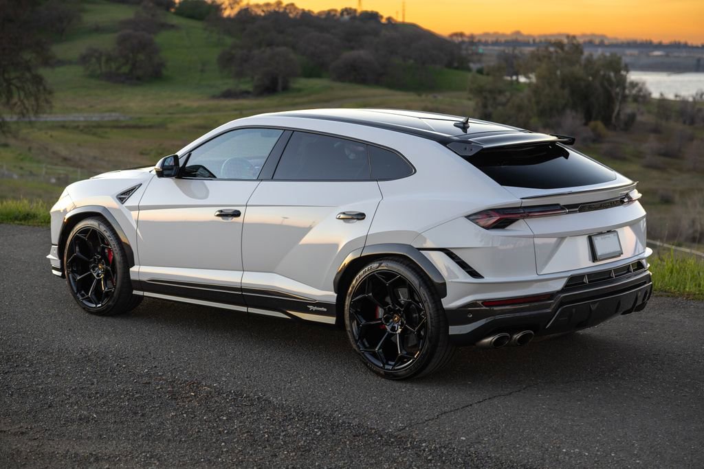 Used 2023 Lamborghini Urus Performante image 11