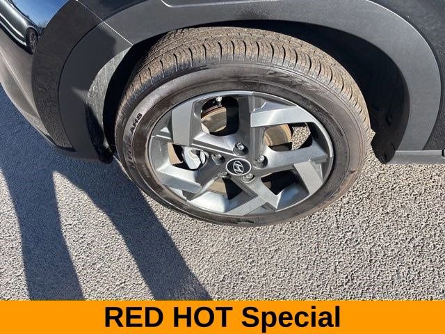 Used 2024 Hyundai Venue SEL image 45
