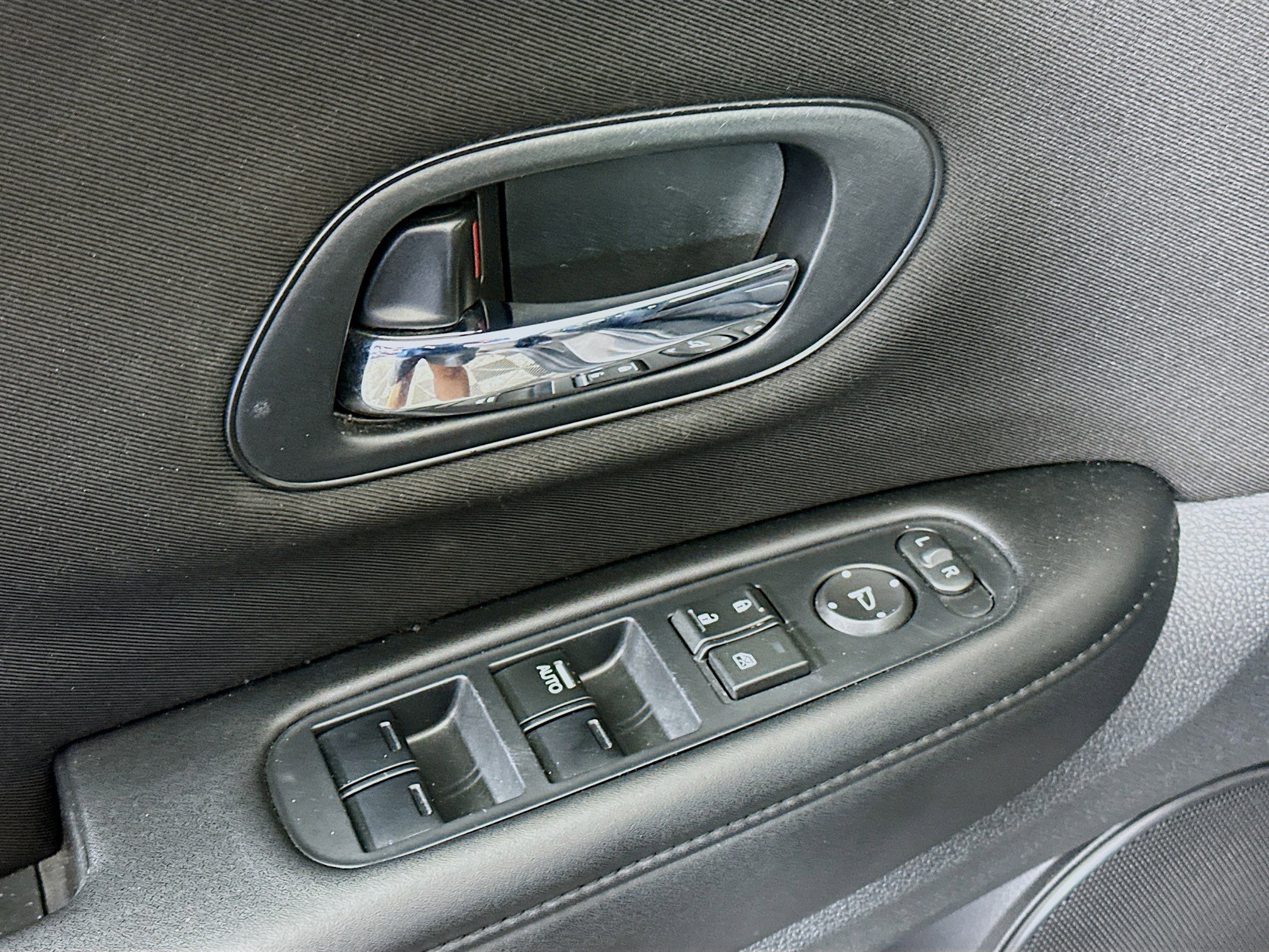 Used 2016 Honda HR-V LX image 15