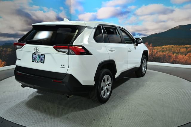 Used 2022 Toyota RAV4 LE image 9