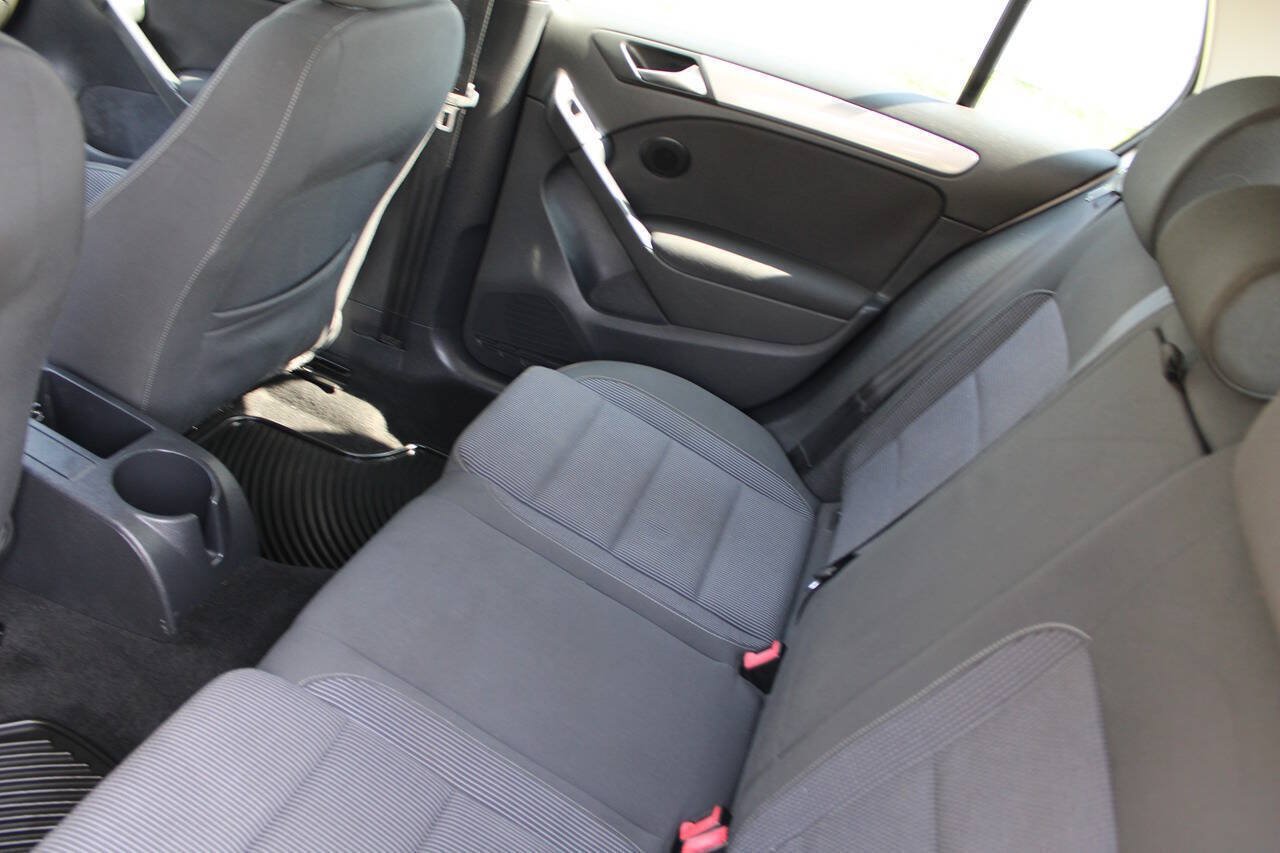 Used 2011 Volkswagen Golf 4-Door FWD image 29