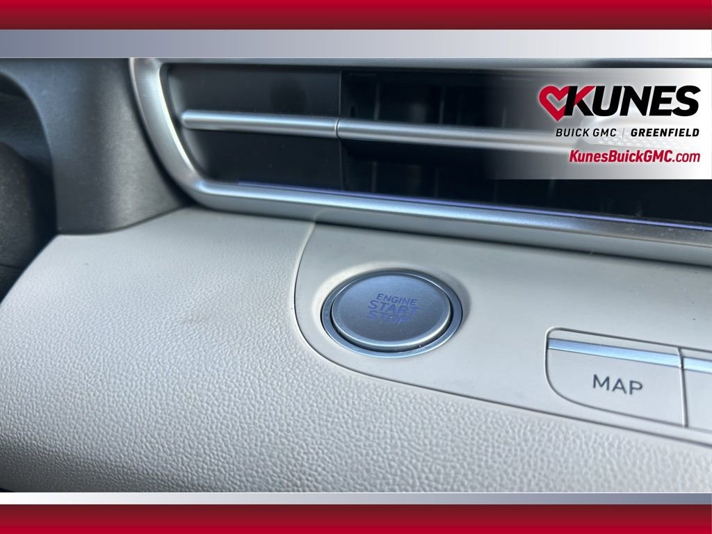 Used 2025 Hyundai Elantra Limited FWD image 36