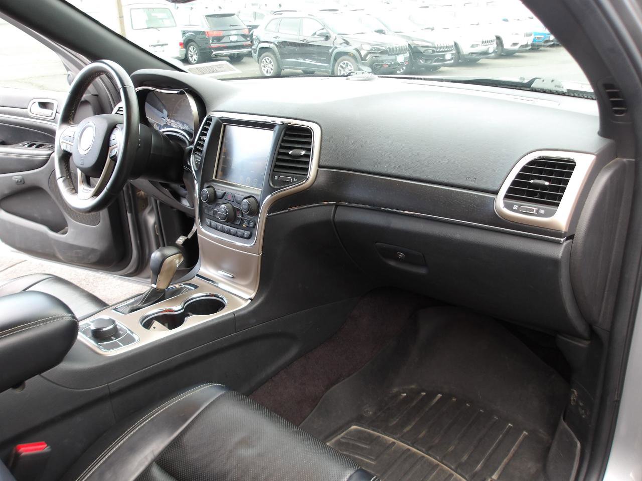 Used 2017 Jeep Grand Cherokee Limited w/ Luxury Group II image 12