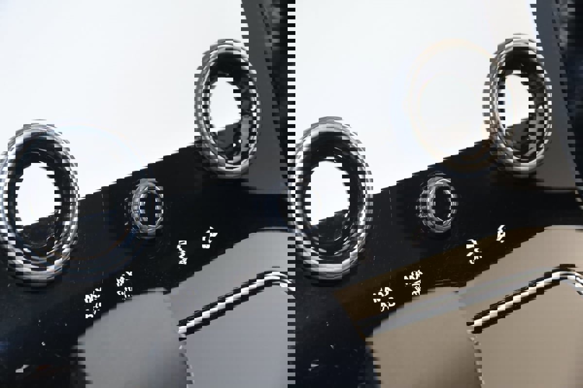 Used 2021 Land Rover Range Rover Velar R-Dynamic S image 25