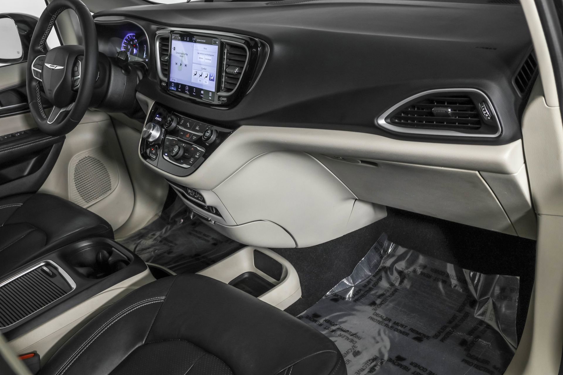 Used 2022 Chrysler Pacifica Touring-L image 42