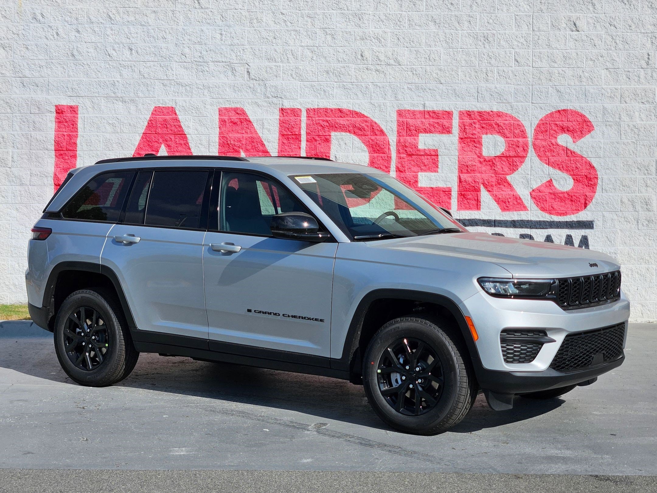 New 2025 Jeep Grand Cherokee Laredo