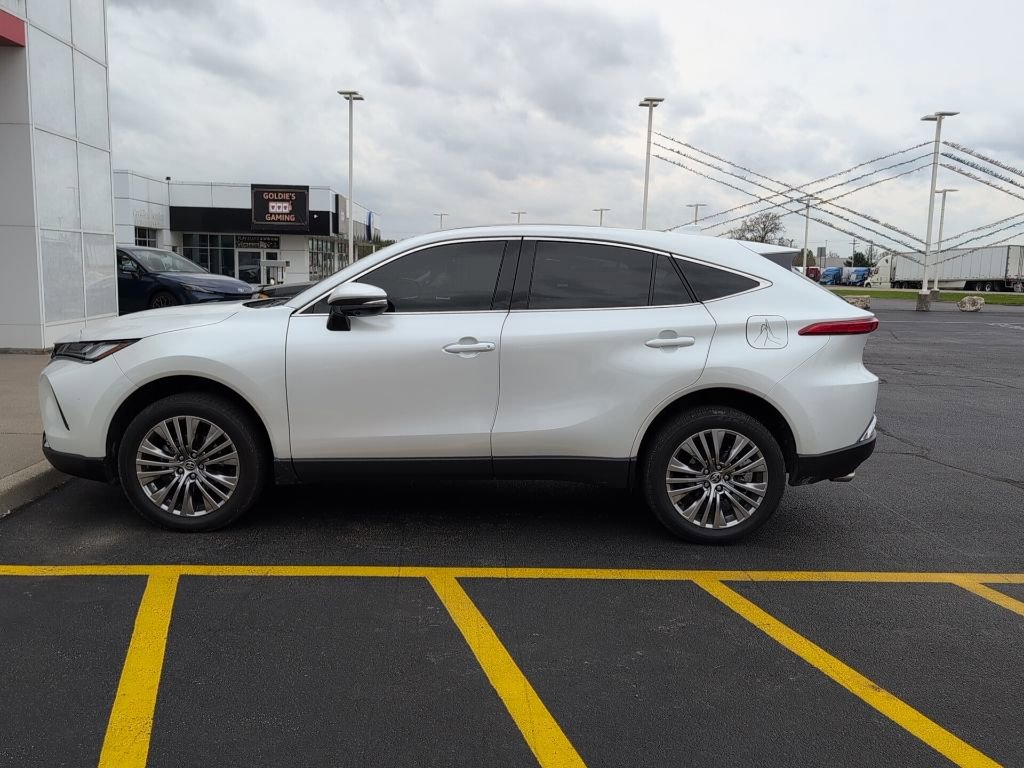 Used 2024 Toyota Venza Limited image 5