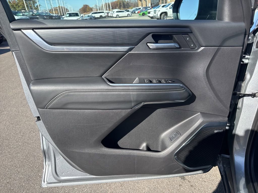 Used 2025 GMC Acadia Elevation image 27