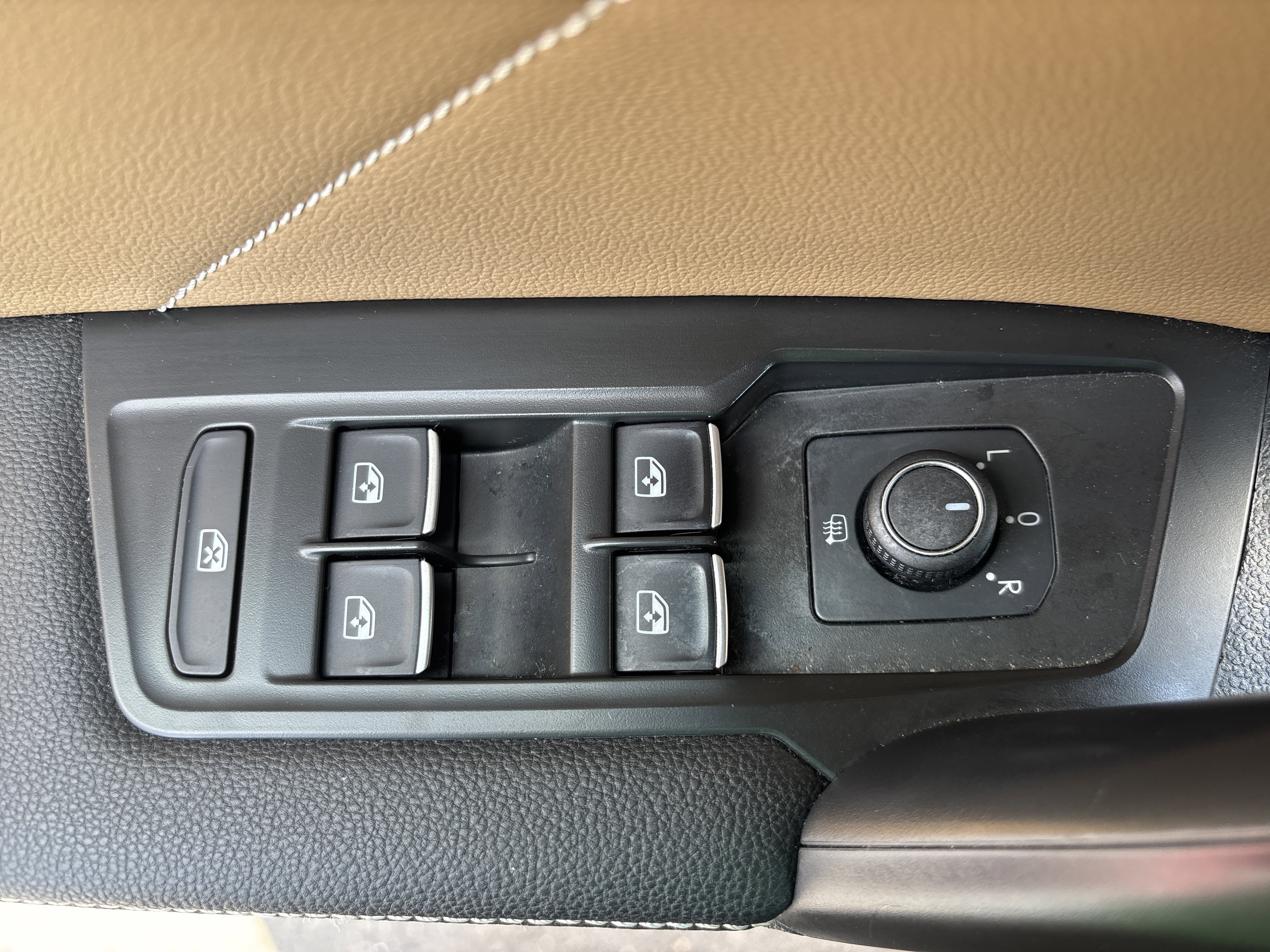 Used 2022 Volkswagen Tiguan SE AWD/4WD image 17