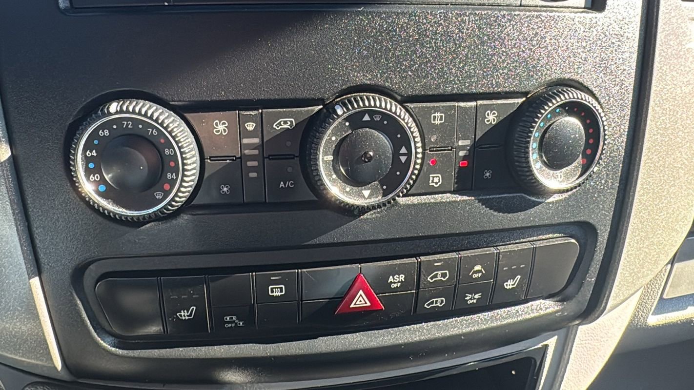 Used 2014 Mercedes-Benz Sprinter 2500 image 18