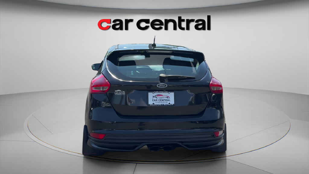 Used 2018 Ford Focus ST FWD image 4
